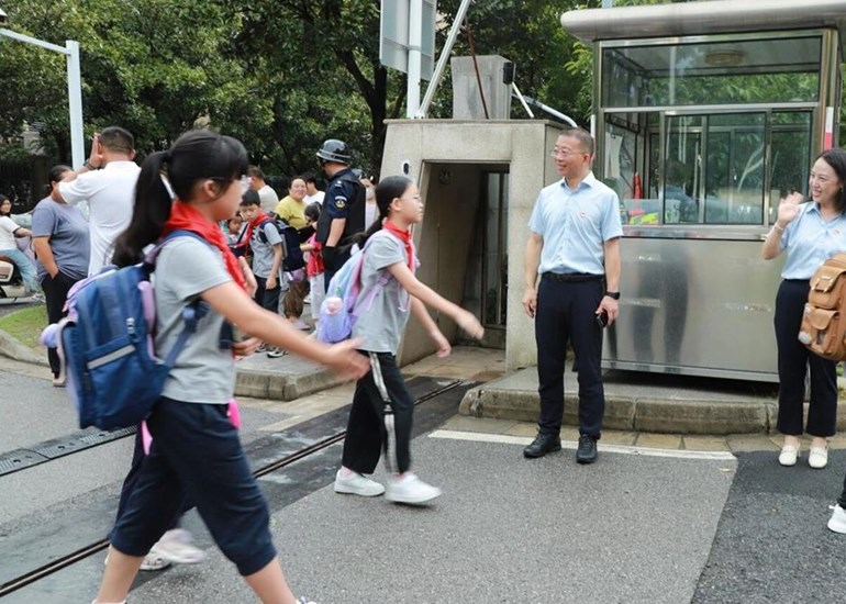 薪火传荣光，少年当奋进 —— 记园区三实小2025-2026学年度第一学期开学典礼